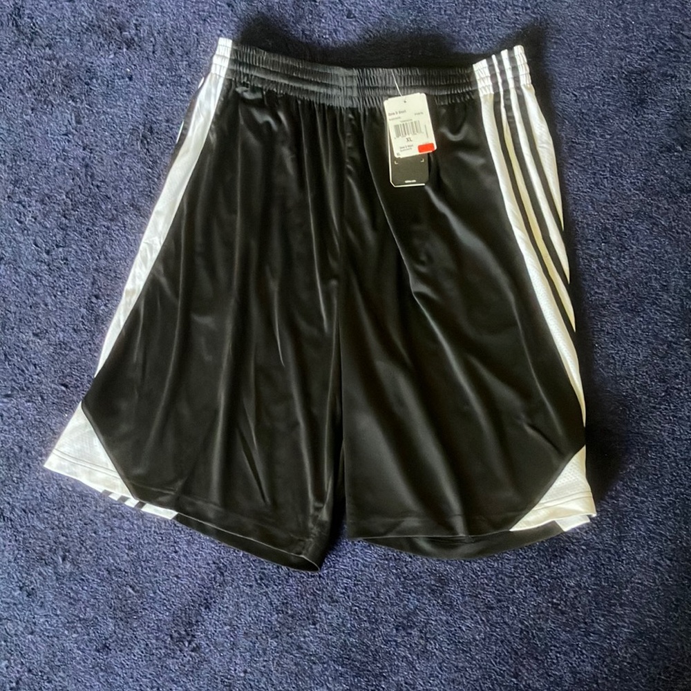 Men’s Brand New Adidas Shorts - XL